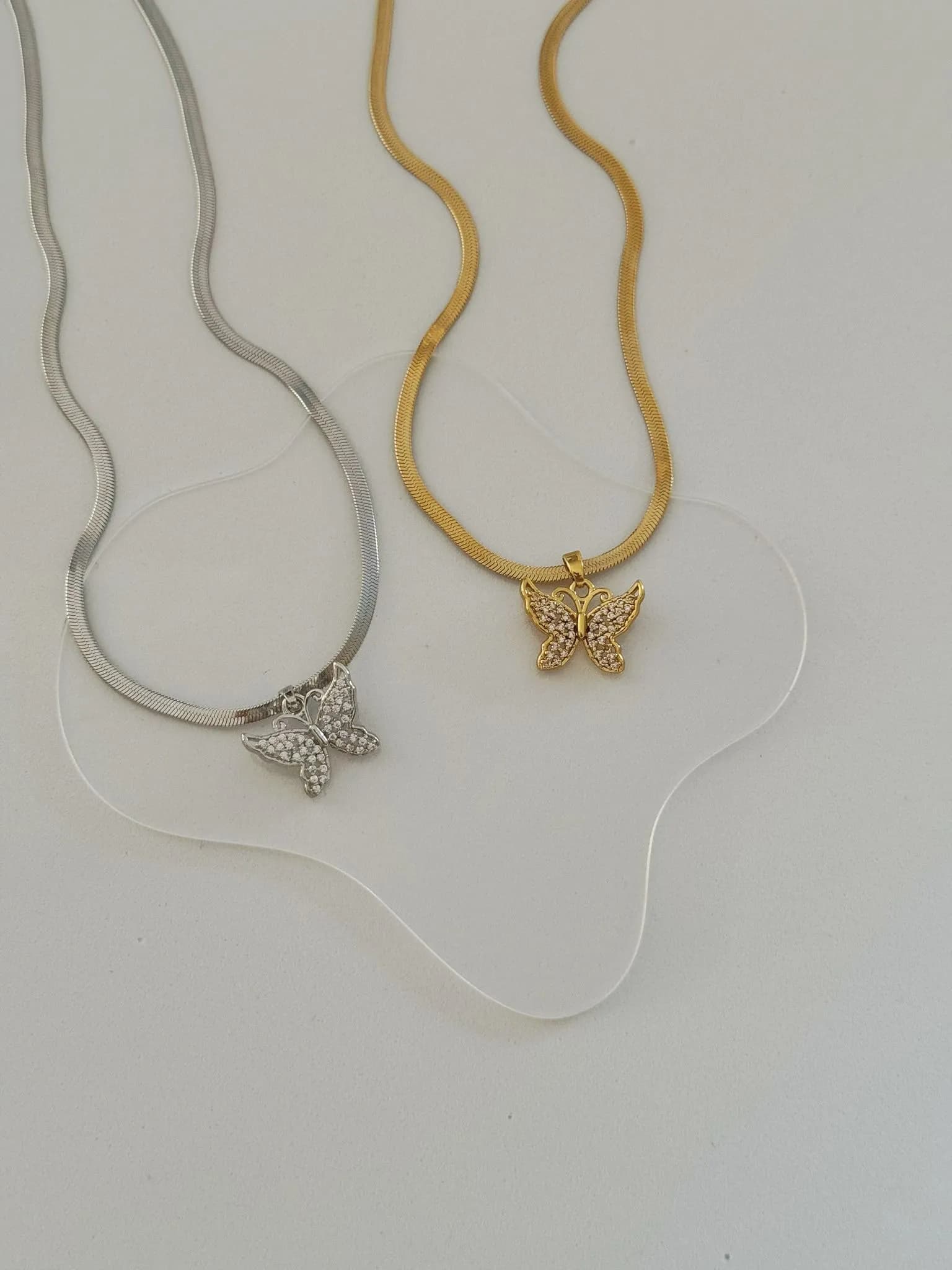 collar mariposa