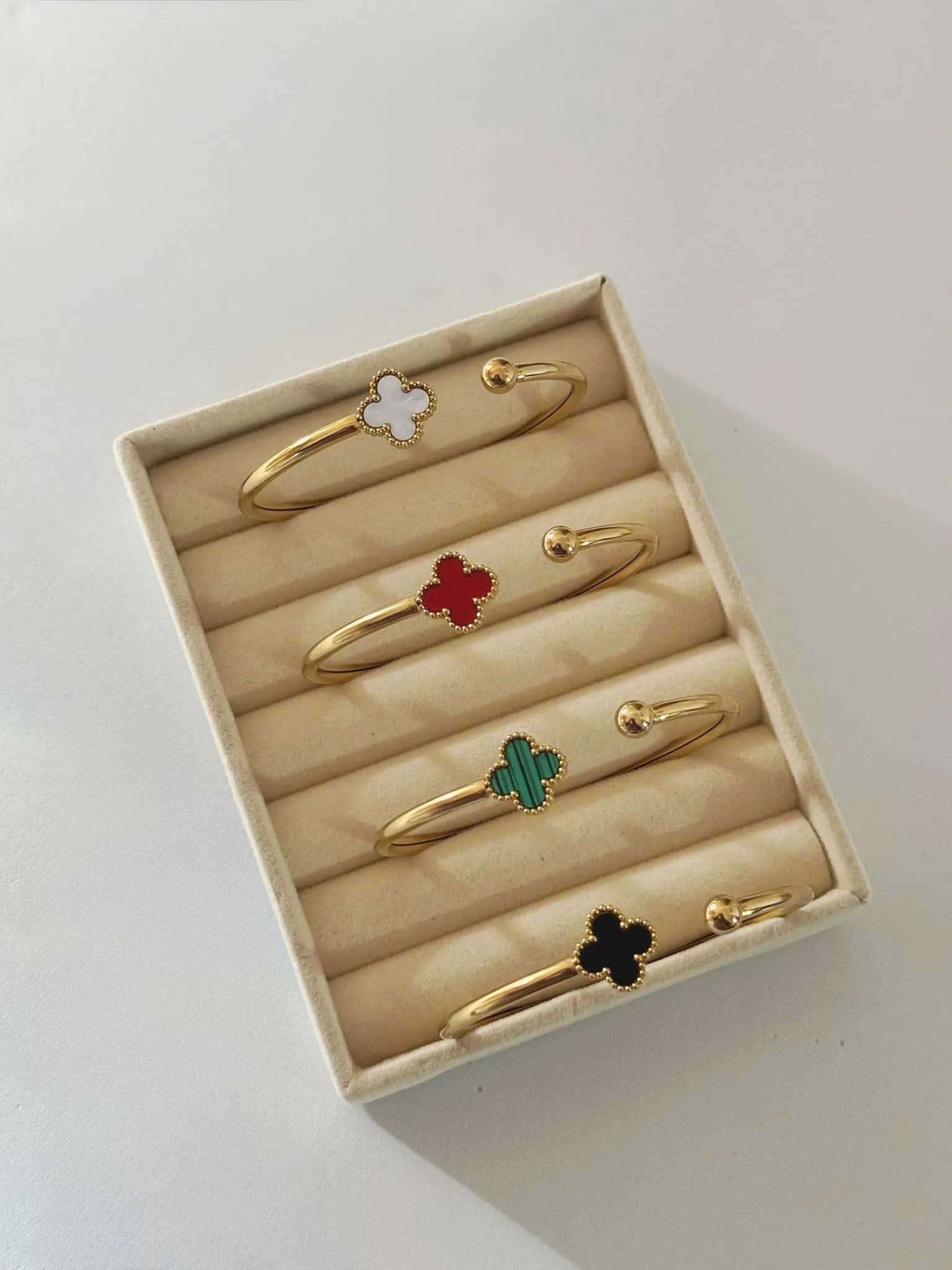 esclavas trebol doradas