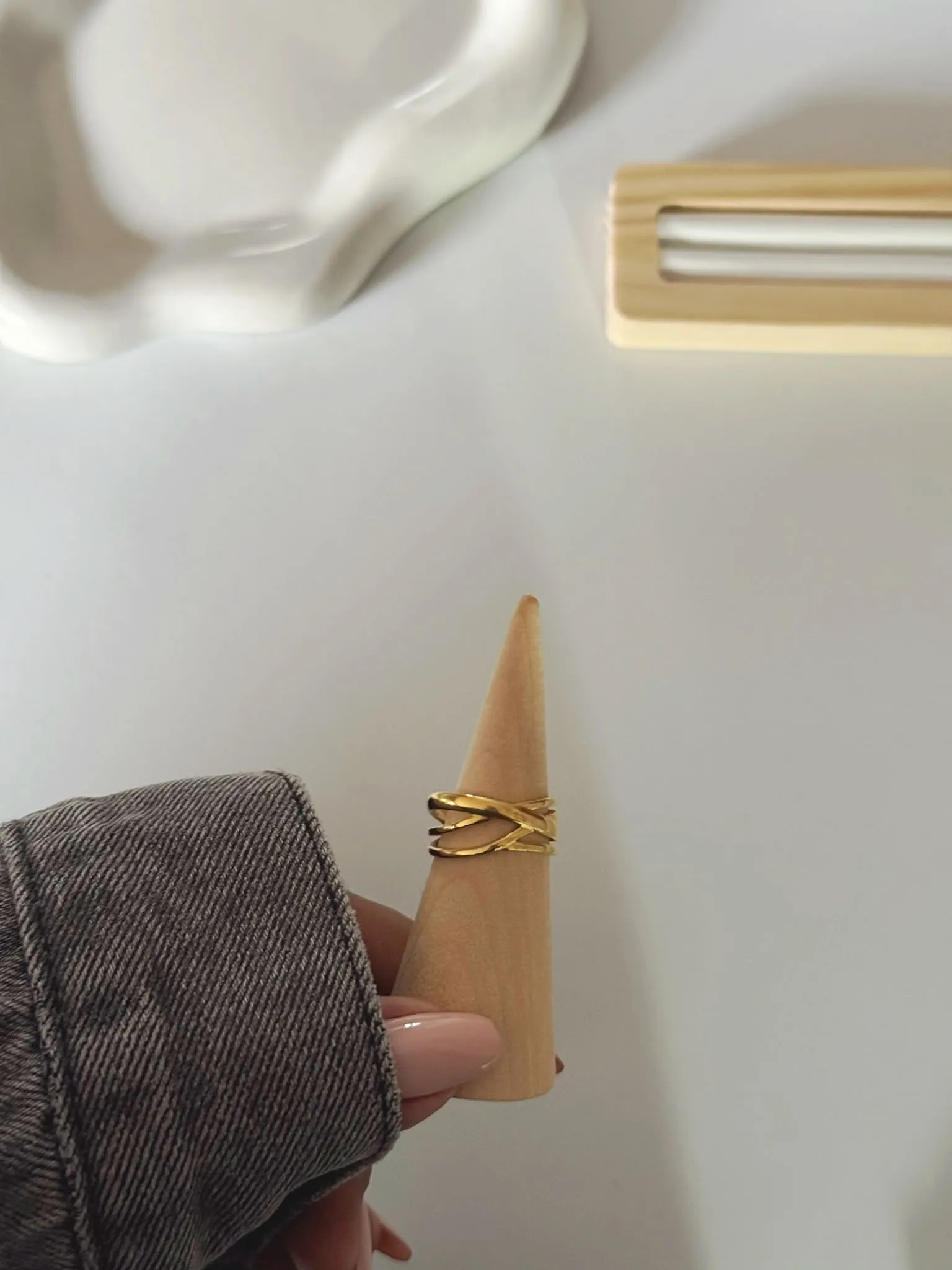 anillo lineas cruzadas