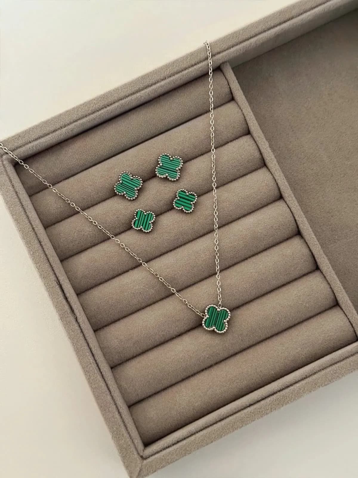 set trebol verde plateado