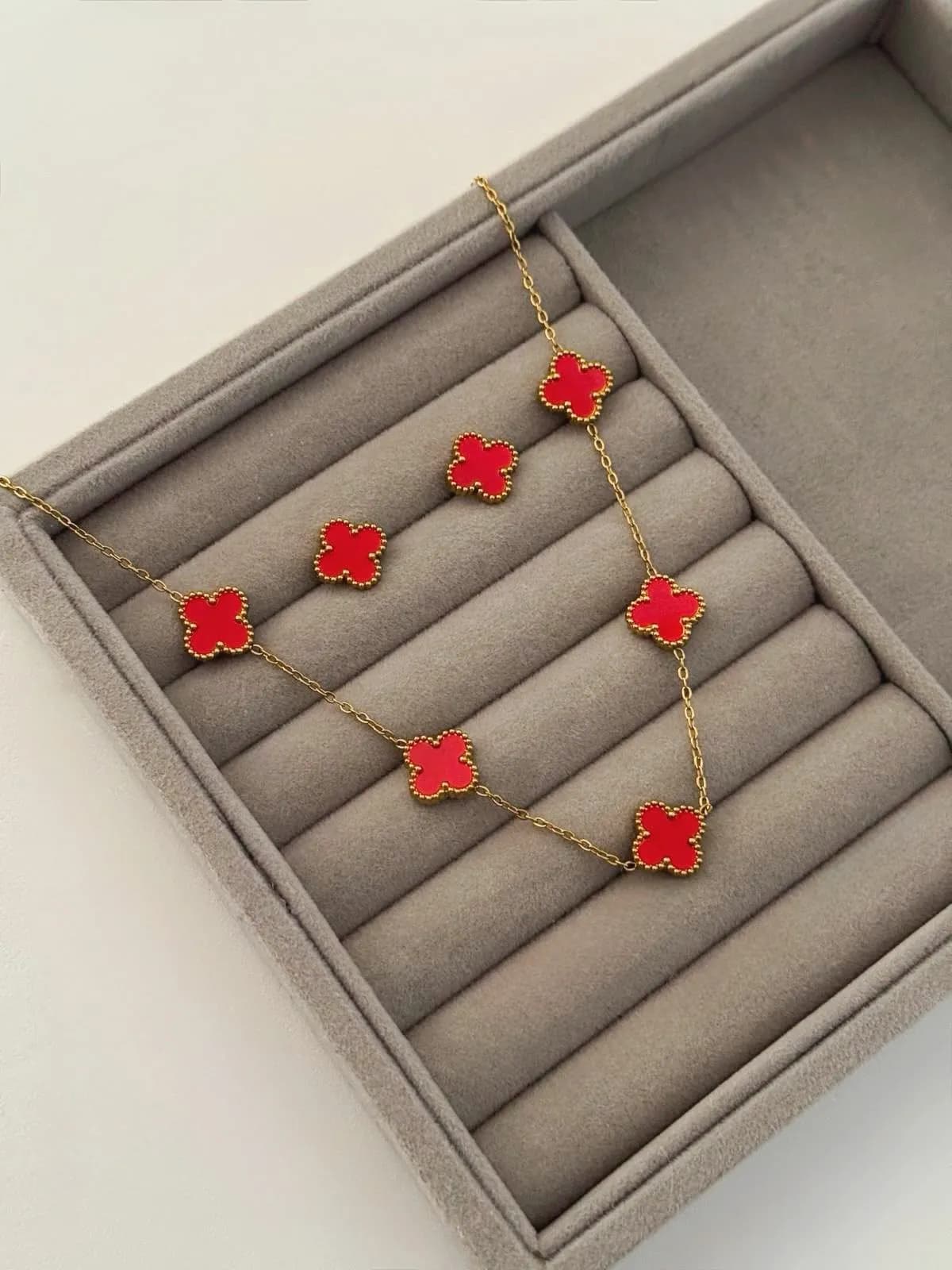 Set trebol rojo dorado
