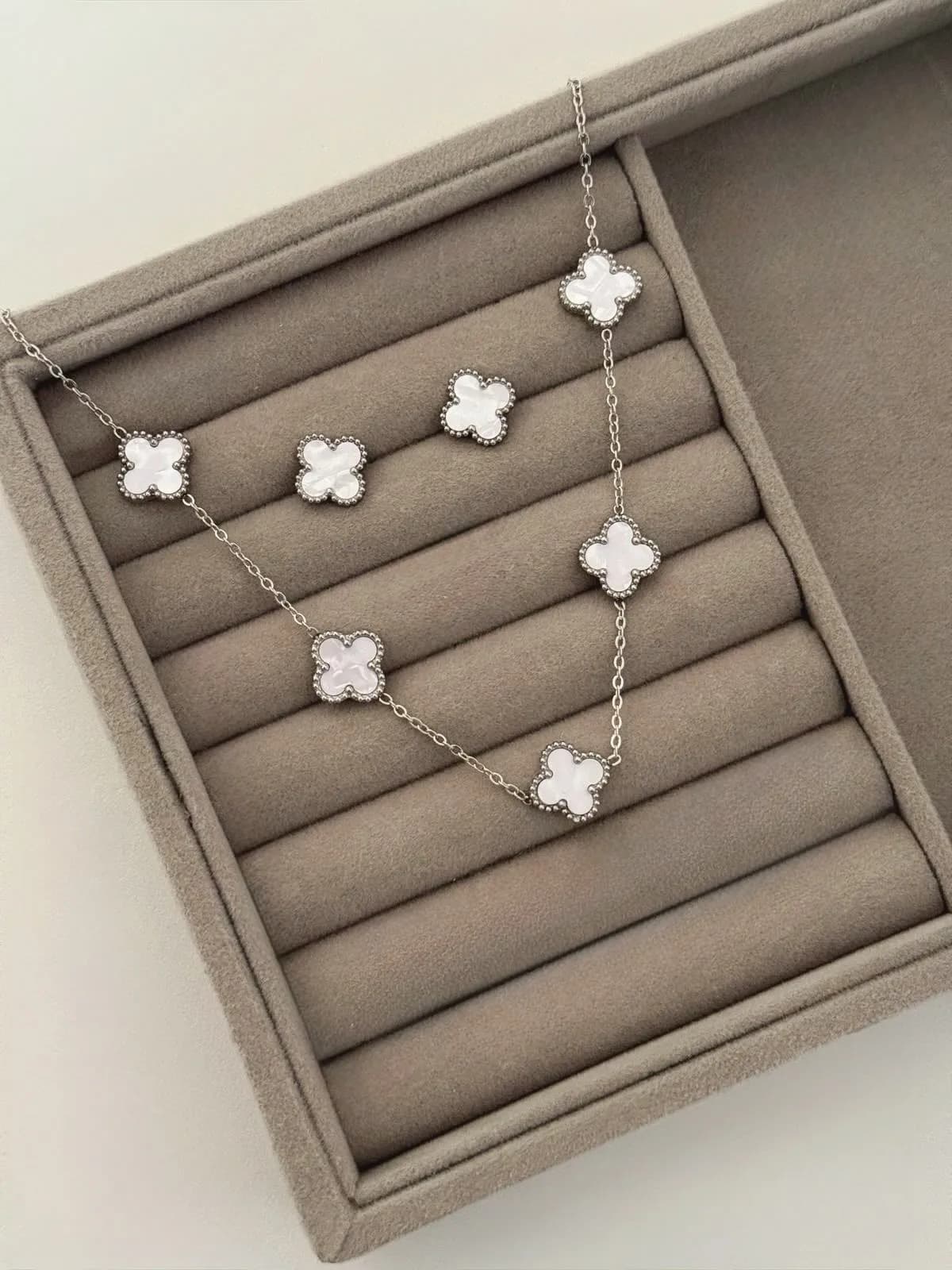 Set trebol en plateado