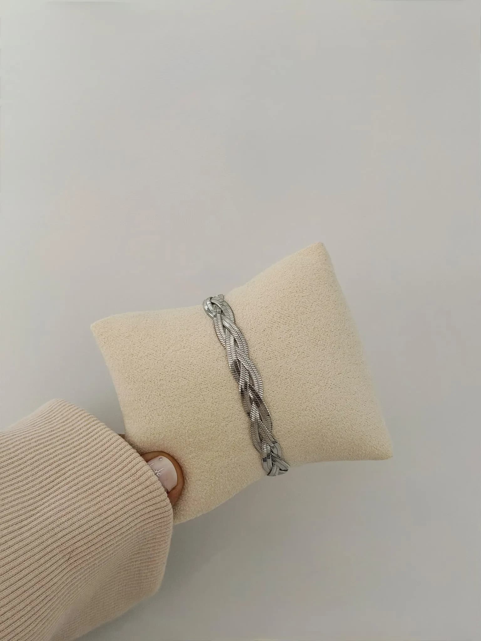 pulseras plateadas